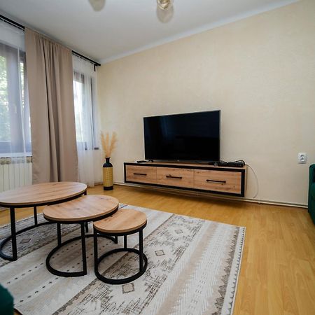 Cozy One-Bedroom Apartment Near City Center SJJ Esterno foto
