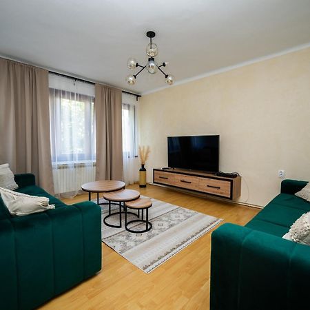 Cozy One-Bedroom Apartment Near City Center SJJ Esterno foto