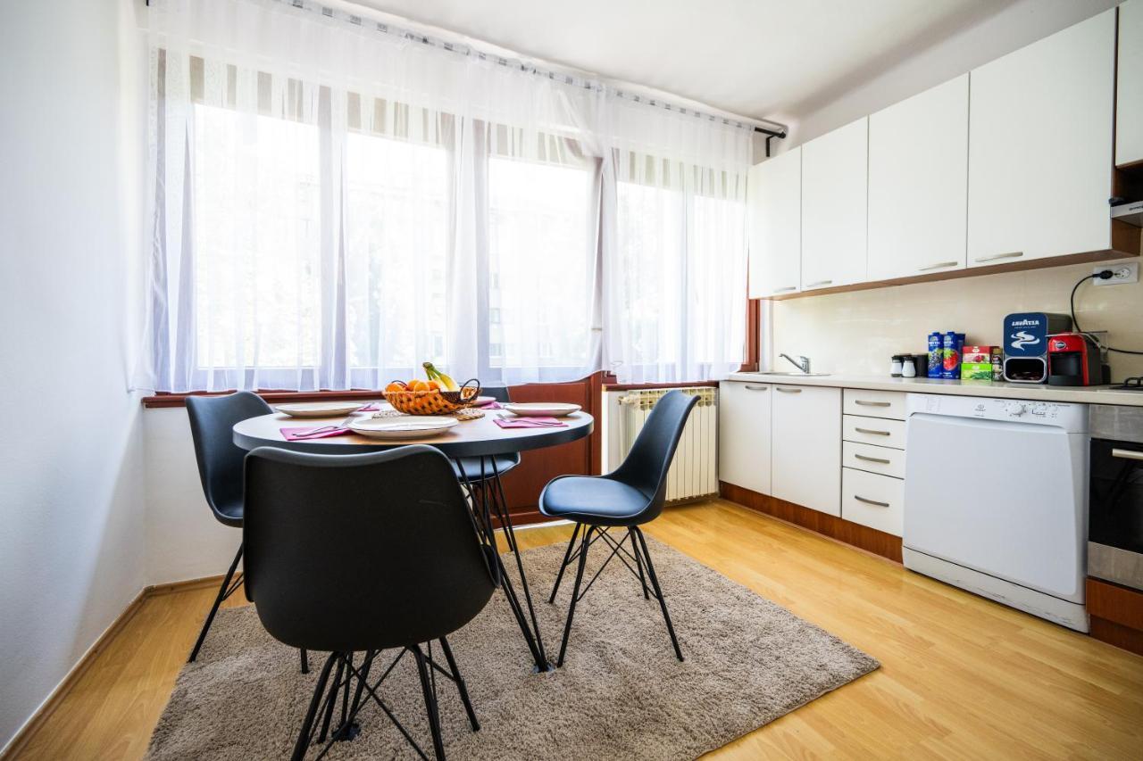 Cozy One-Bedroom Apartment Near City Center SJJ Esterno foto